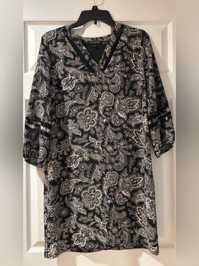 Banana Republic Black & White Paisley shift dress